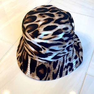 Brand new bucket hat never worn